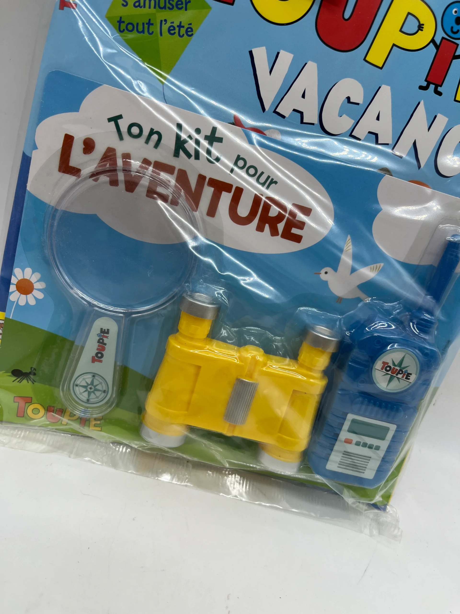 livre d’activité Magazine Toupie spécial Vacance avec son Kit d’aventurier Neuf ! – Image 3