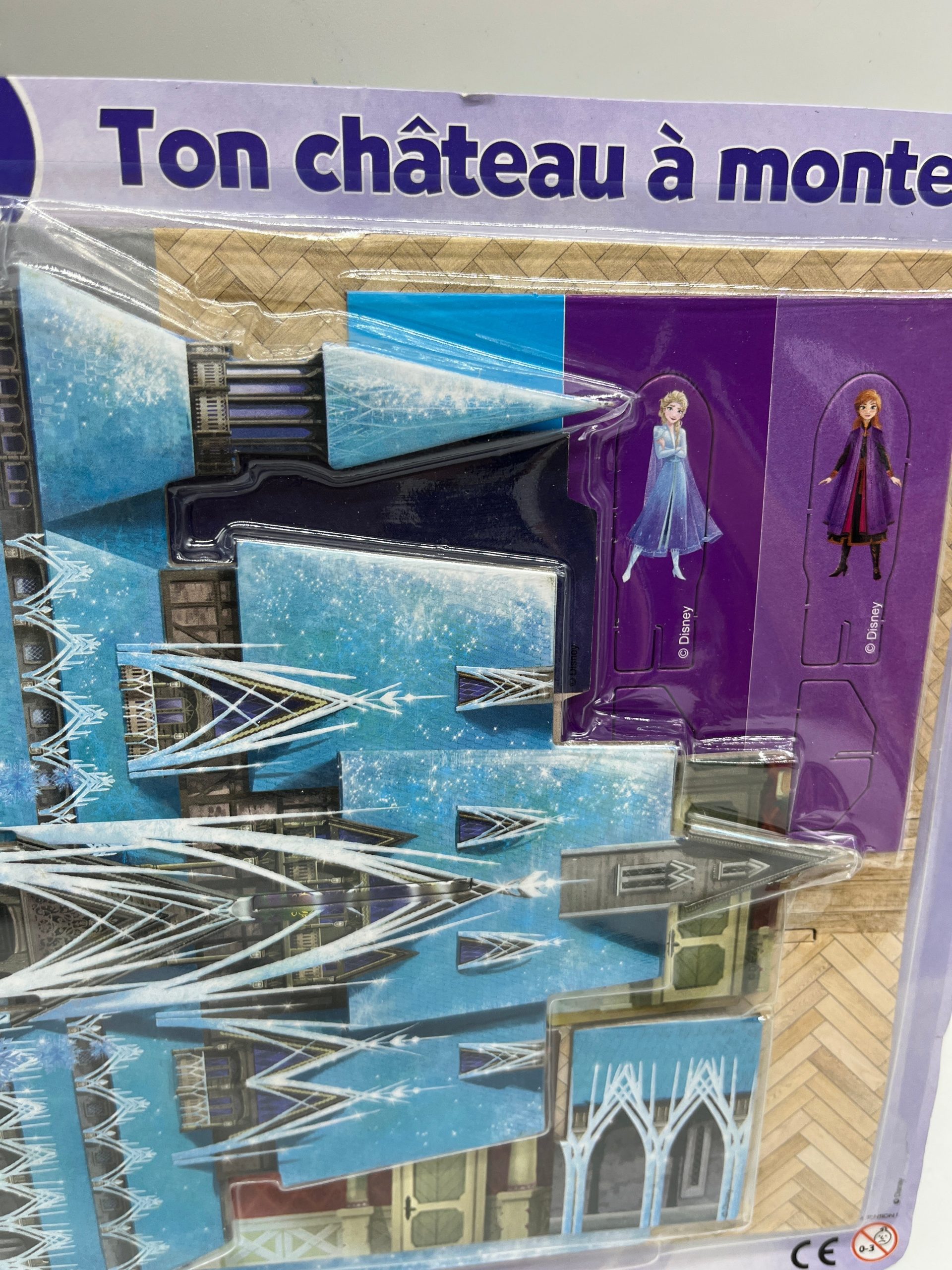 Livre d’activité Magazine Disney Princesse Reine des neige avec son château D’arendelle neuf Jeux activité stickers etc ... Prix boutique:6 €99 – Image 4