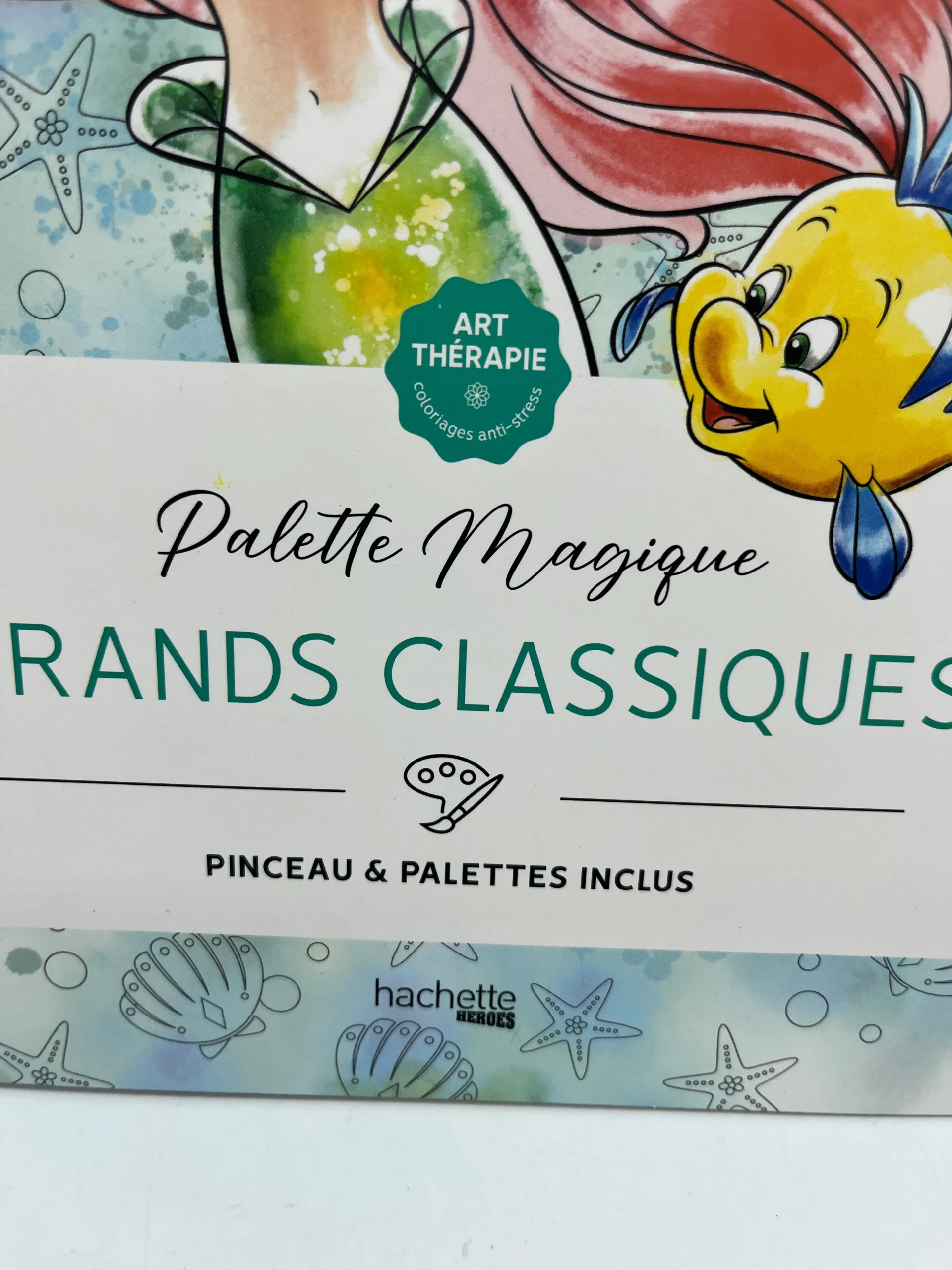 Livre d’activités Je peins Palette Magique Spécial Disney les grands classiques Peinture facile avec son pinceau et ses palettes inclus Neuf – Image 3
